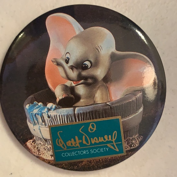 Walt Disney Collector’s Society Dumbo Button - Picture 3 of 4